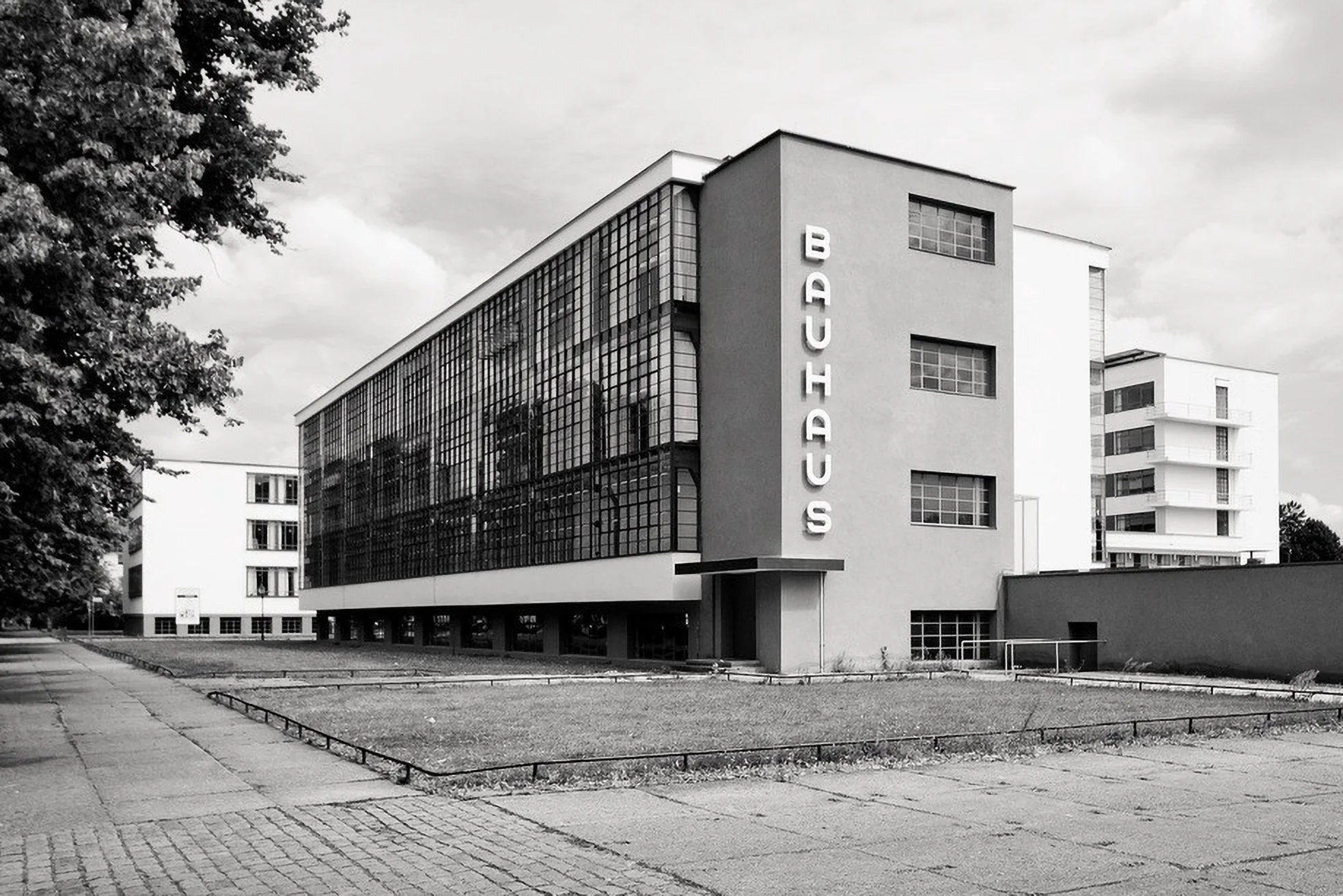 01_bauhaus_school_2000x1333px.jpg