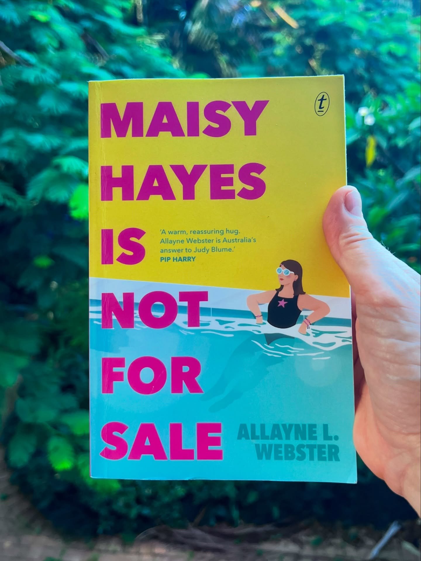 I really enjoyed this book and read it very quickly. 

Fourteen-year old Maisy lives with her mum, sister and little brother &ndash; and life is tough. 

They don&rsquo;t have much money and Maisy has to miss out on lots of stuff. She&rsquo;s angry a