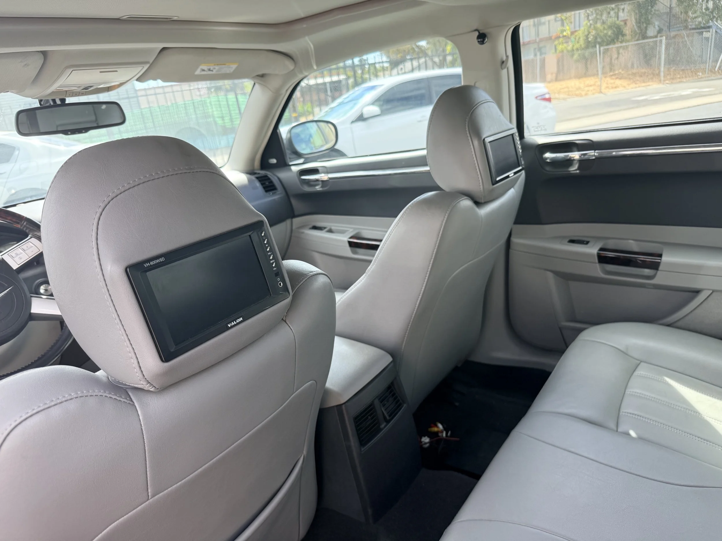 2006 Chrysler (7).jpeg