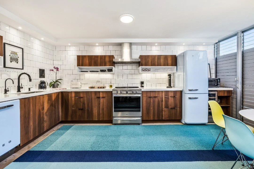 heavy wood grain with smeg appliance