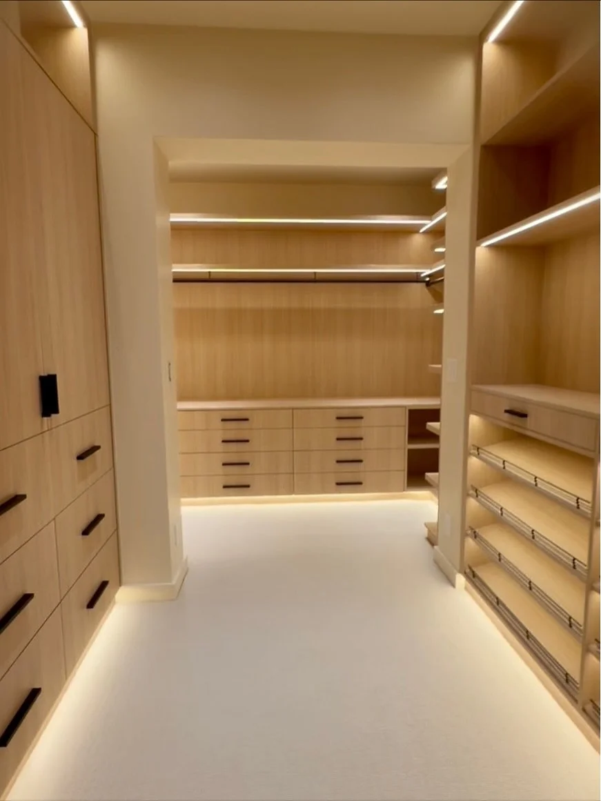 Beautiful custom closet cabinetry in our Egger Vicenza Oak material (textured melamine)

Cabinets:  IslandModern&trade;️ custom cabinetry, locally fabricated 
Contractor:  MJS Construction 
Designer:  Nathanial Toshino
📸 Owner

#closetsystem #wardro