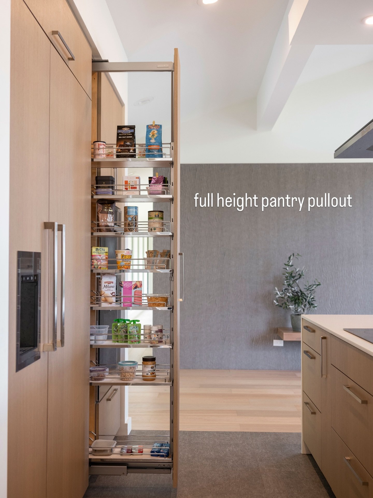 Favorite cabinet accessories and details requested by our designer clients and homeowners.  View more options like trash/recycle centers, drawer organizers, small appliance garage/niche and more.  Link in bio.

Shown
@kesseboehmer_usa DISPENSA pullou