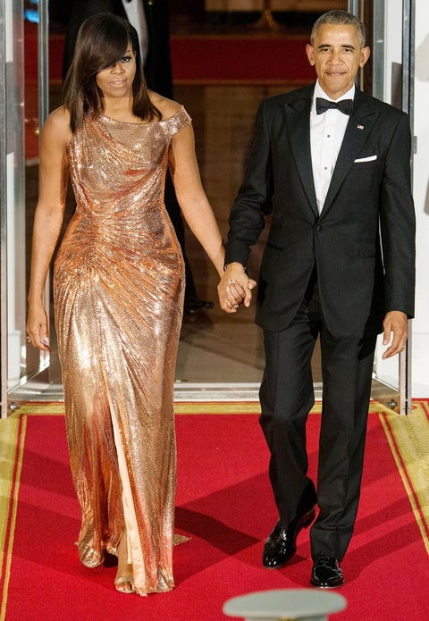 FLOTUS made a show-stopping entrance in Atelier Versace chainmail gown for her final White House State Dinner. 