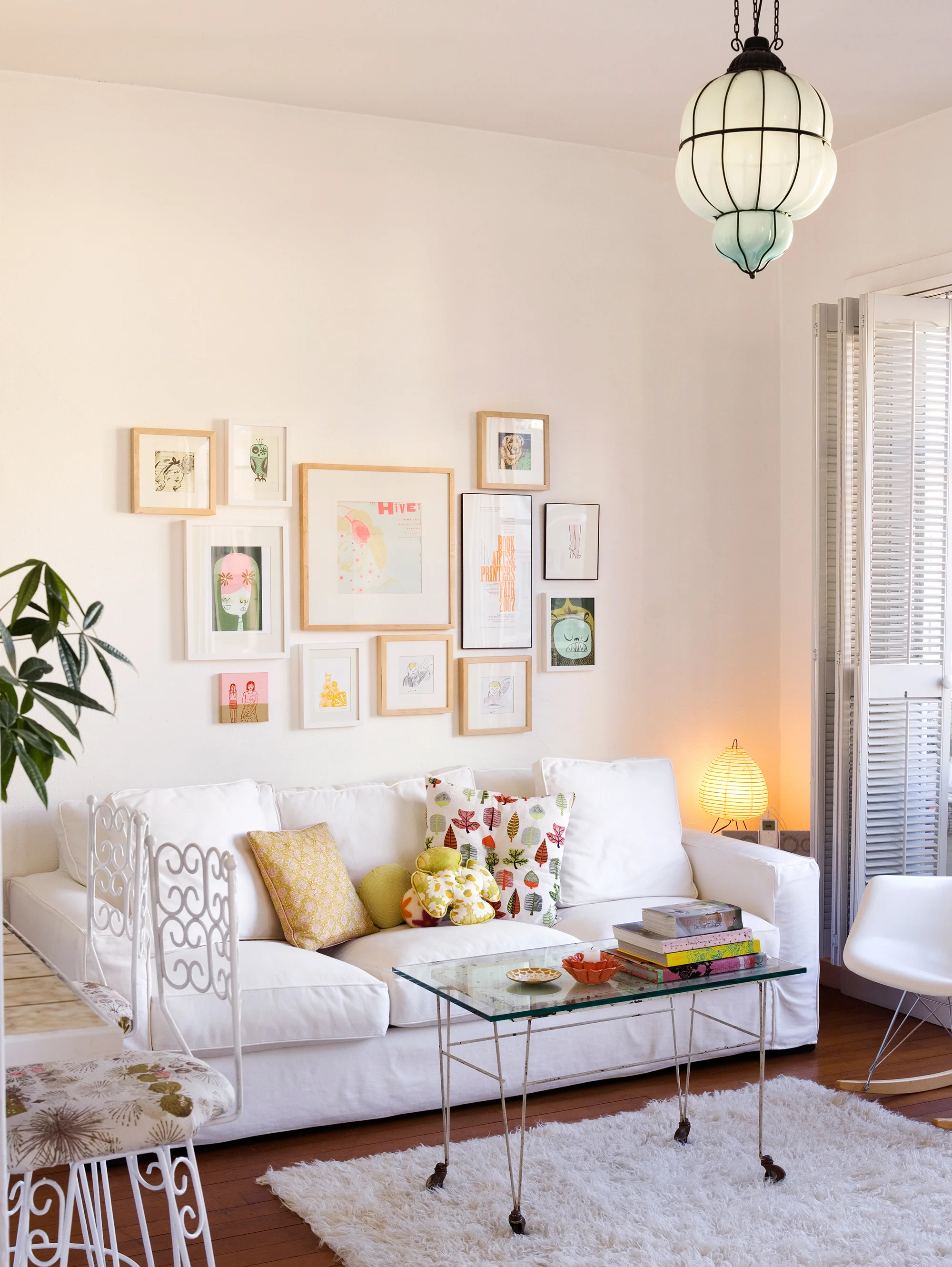 M_real_living_victoria_00160_couch.jpg