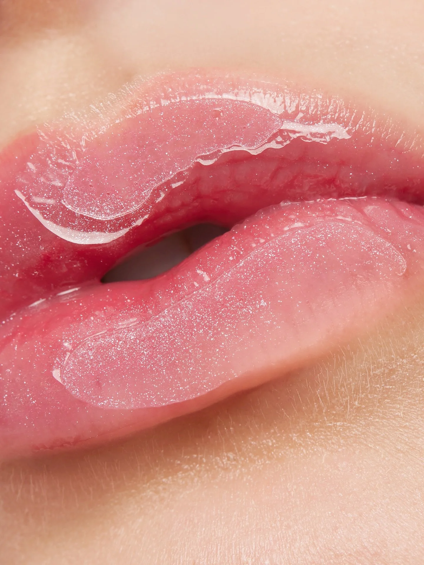 Little Pro Secret:
Makeup isn&rsquo;t limited to where it&rsquo;s marketed. 🙋🏼&zwj;♀️

I learned early on that Texture is texture. ✨ Gloss on lips, eyes, cheeks&hellip; same product, different placement. Just know your formulas, know your ingredien