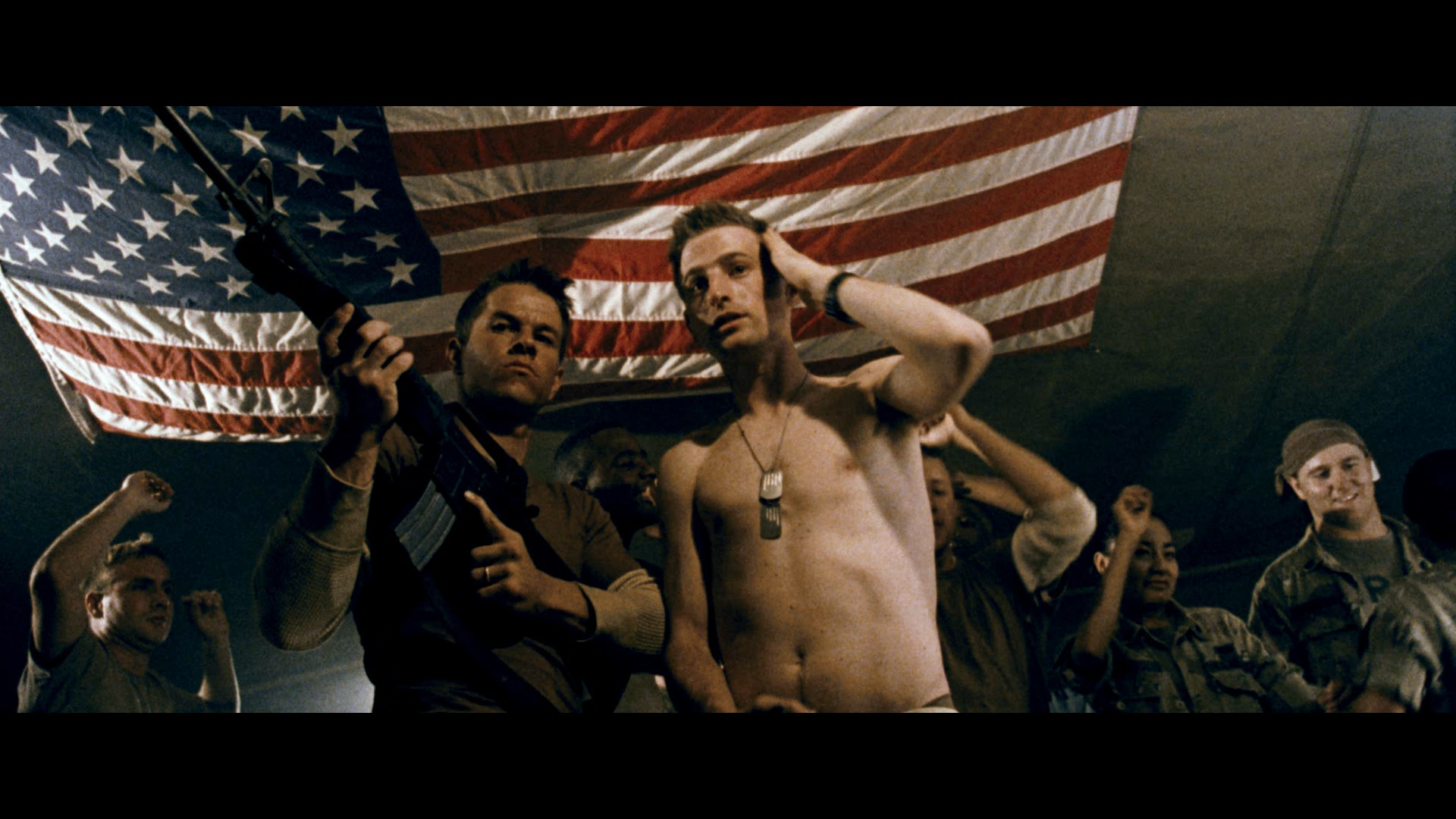 Three-Kings-mark-wahlberg-31259076-1920-1080.png