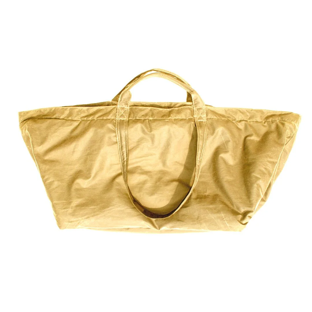 W_XXL TOTE front field tan flat .jpg