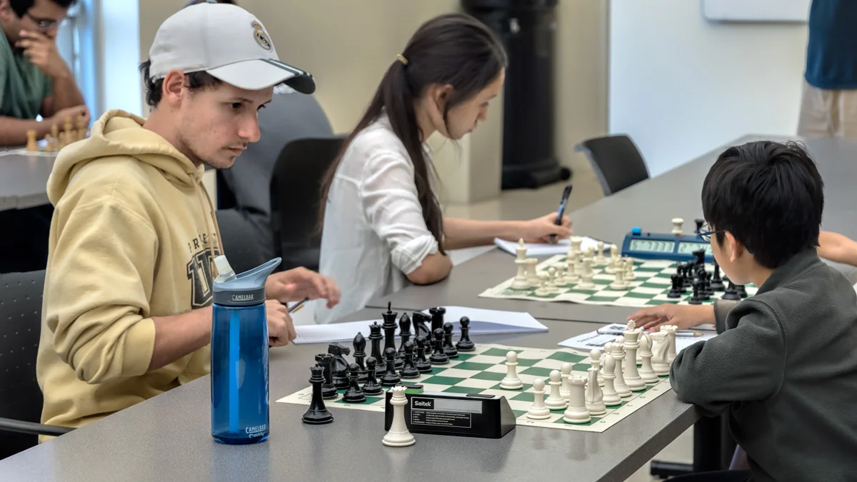 Arnold Banner vs Bach N. in the final round 