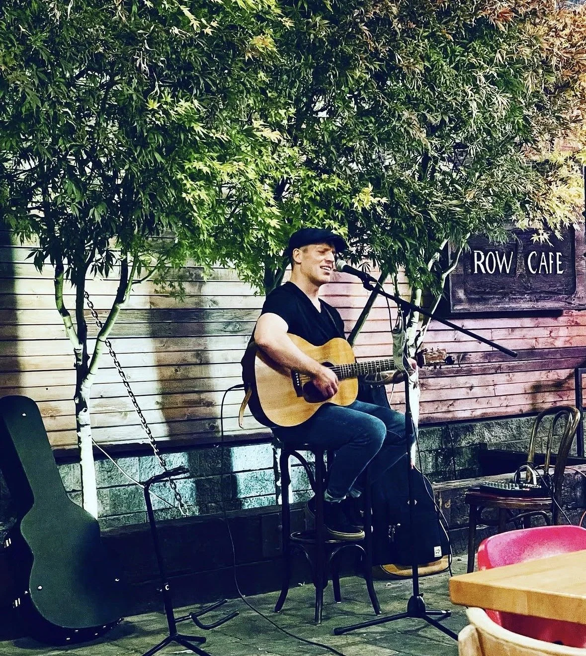  Friday Night Wine Down - Live Music under the oaks with Curtis Reynolds