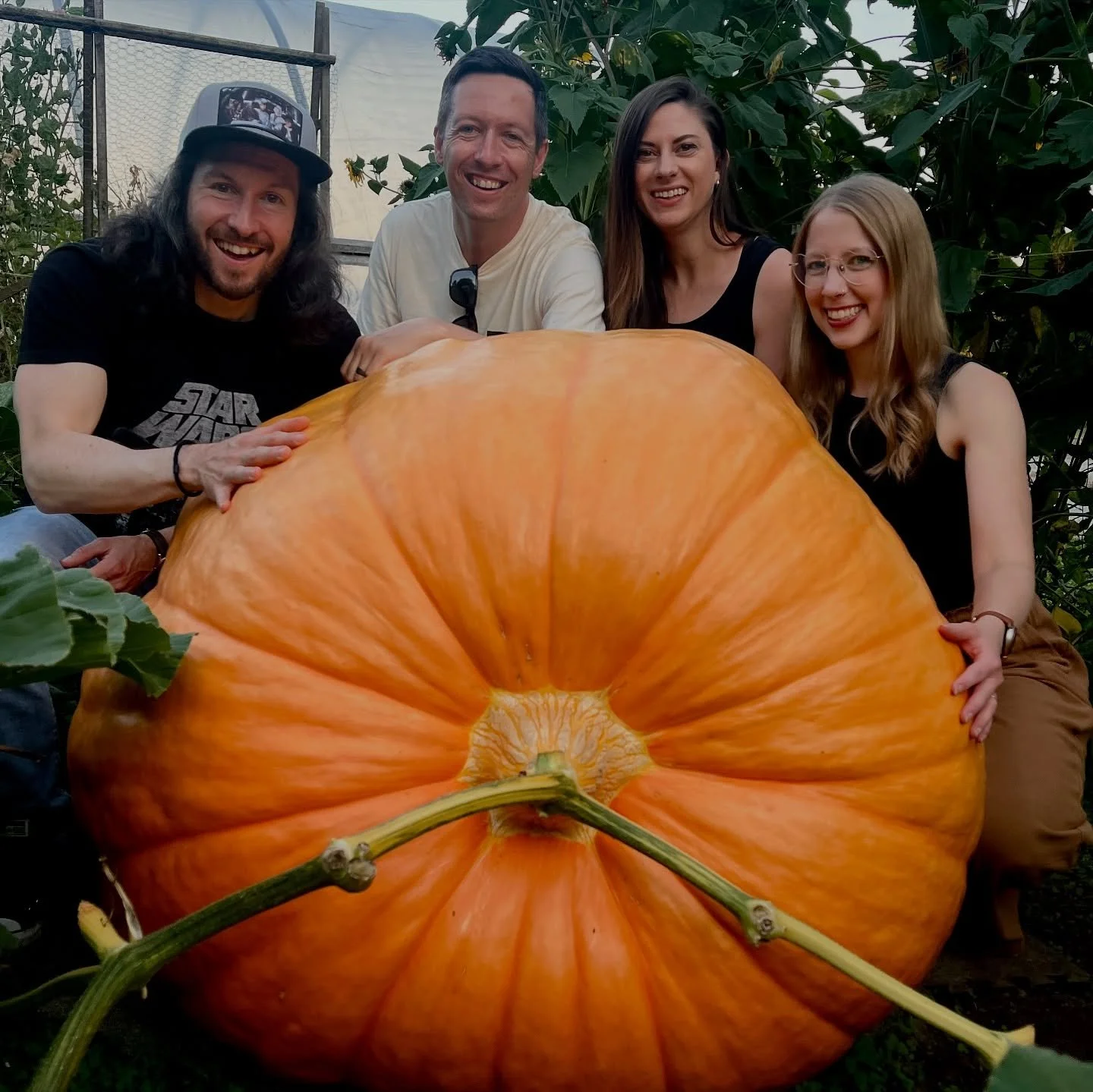 HAPPY BIRTHDAY &amp; a Pumpkin update!! My pumpkin model @jordyn.bakes and friends celebrated her birthday with us today. Everyone got in on the pumpkin measuring and photo 🧡 Fozzy is in the lead- pic 1. Estimated weight is 733 lbs. Miss Piggy is ta