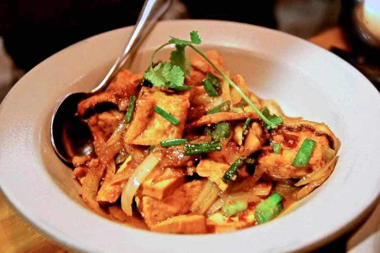 Hodo soy beanery organic tofu, pressed tofu, shiitake mushroom, sweet roasted chili sauce, lemongrass
