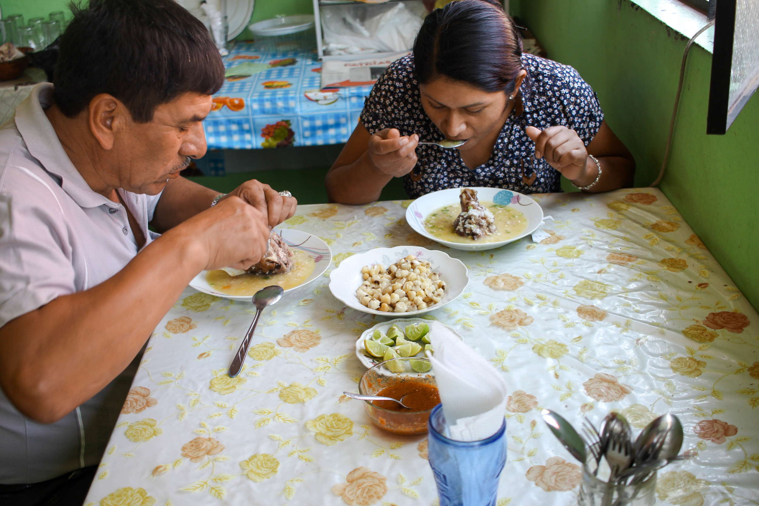 Hungry patrons eating caldo de cabeza.