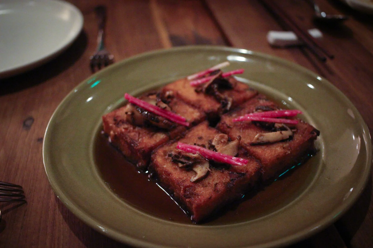 Crispy scarlet turnip cakes