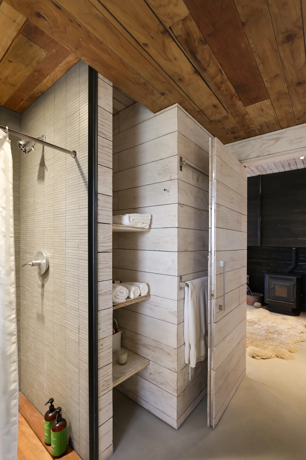 510-cabin-interior-hunter-leggitt-studio13.jpg