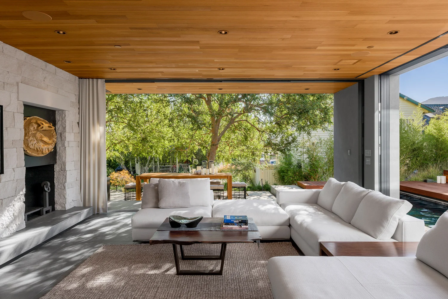 Acacia House modern indoor outdoor living. Birds occasionally fly through the house