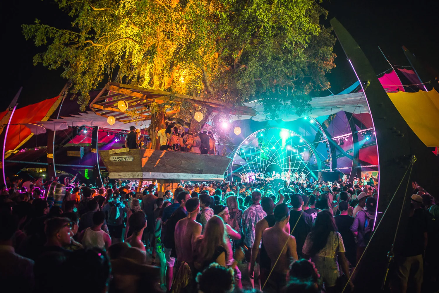 coachella-2015-dolab-tree-house-hunter-leggitt-studio-20.jpg