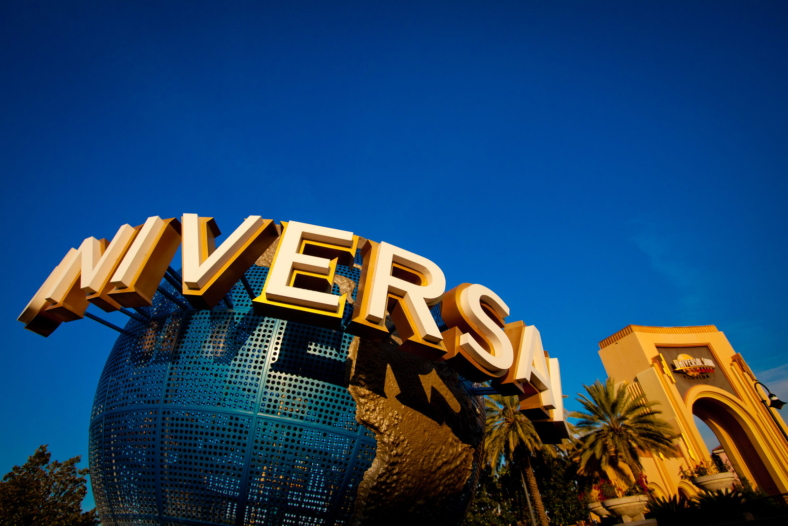 resources-digitalassets-Universal-Orlando-Globe.jpg