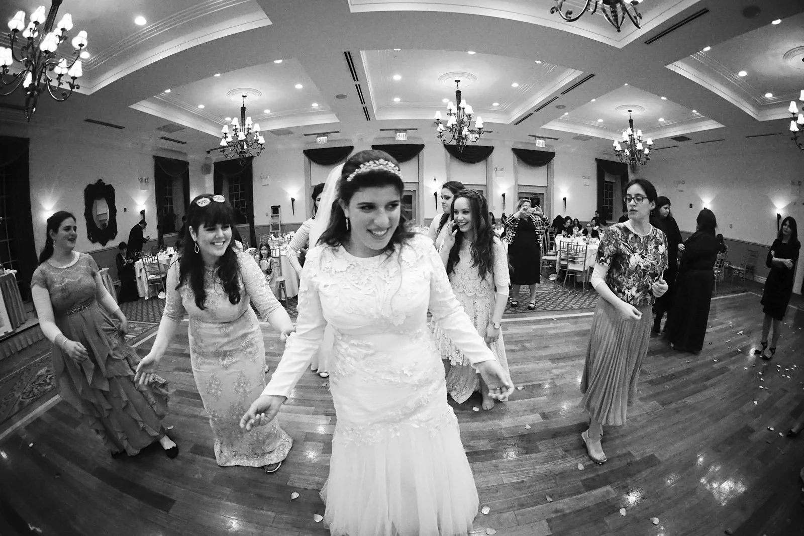 Orthodox Jewish Wedding, Dyker Beach Park and Golf Course, Brooklyn, New York, Photo by Chaim Schvarcz