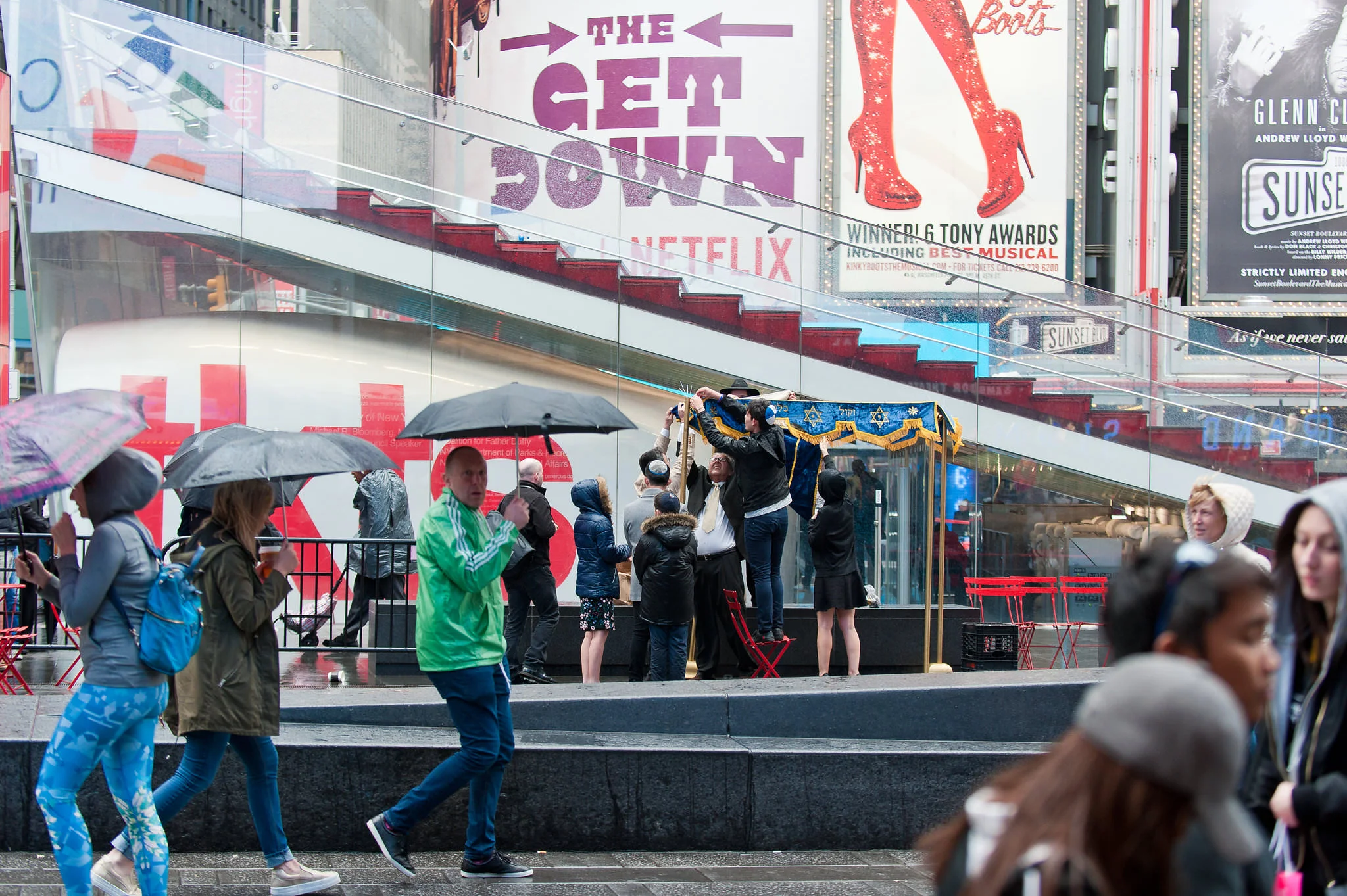 Historic Chabad Orthodox Jewish Wedding in Times Square Manhattan New York NYC Photo by Chaim Schvarcz, chuppah, tourists