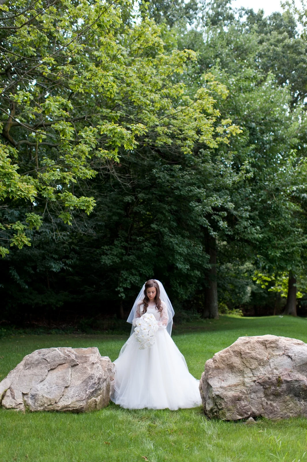 Josh and Michelle’s Modern Jewish Wedding at Congregation Keter Torah, Teaneck, New Jersey Photos by Chaim Schvarcz, Bride Portraits