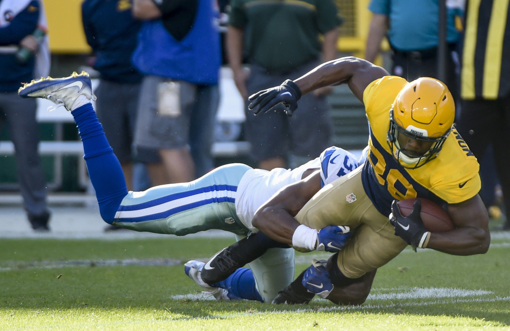 Byron Jones with the takedown, as the Cowboys maul the Packers at Lambeau Field in Week 6
