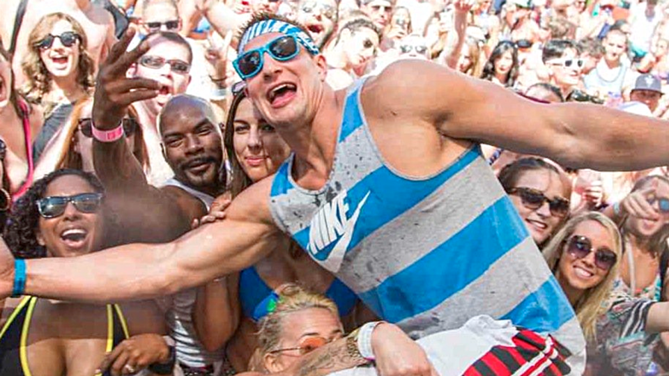 Gronk's Party Ship.png