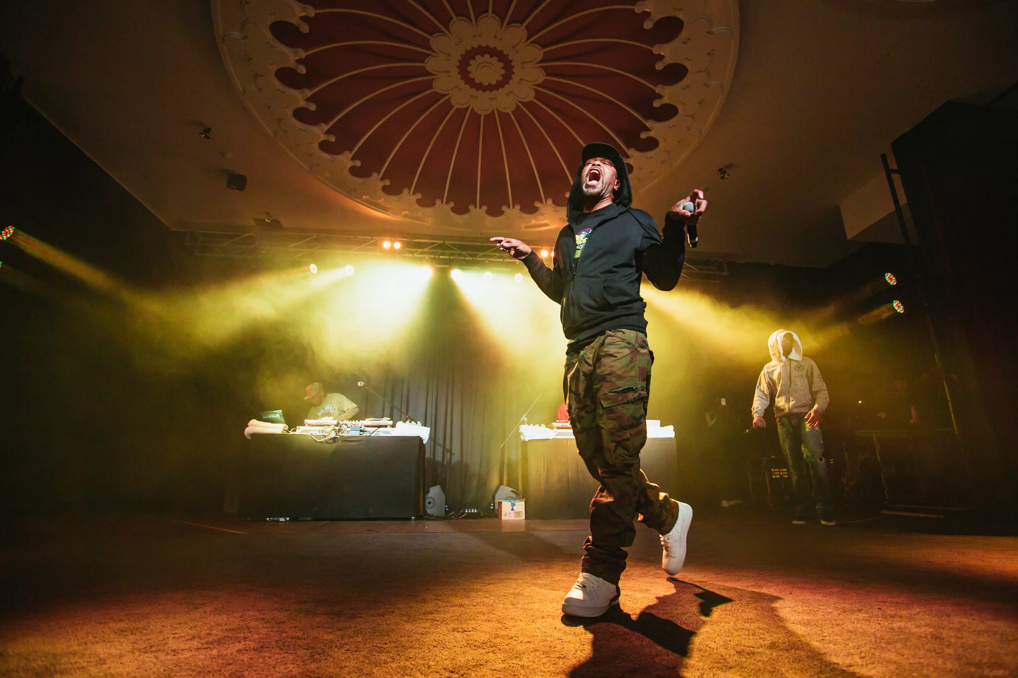 Method Man hitting the stage.