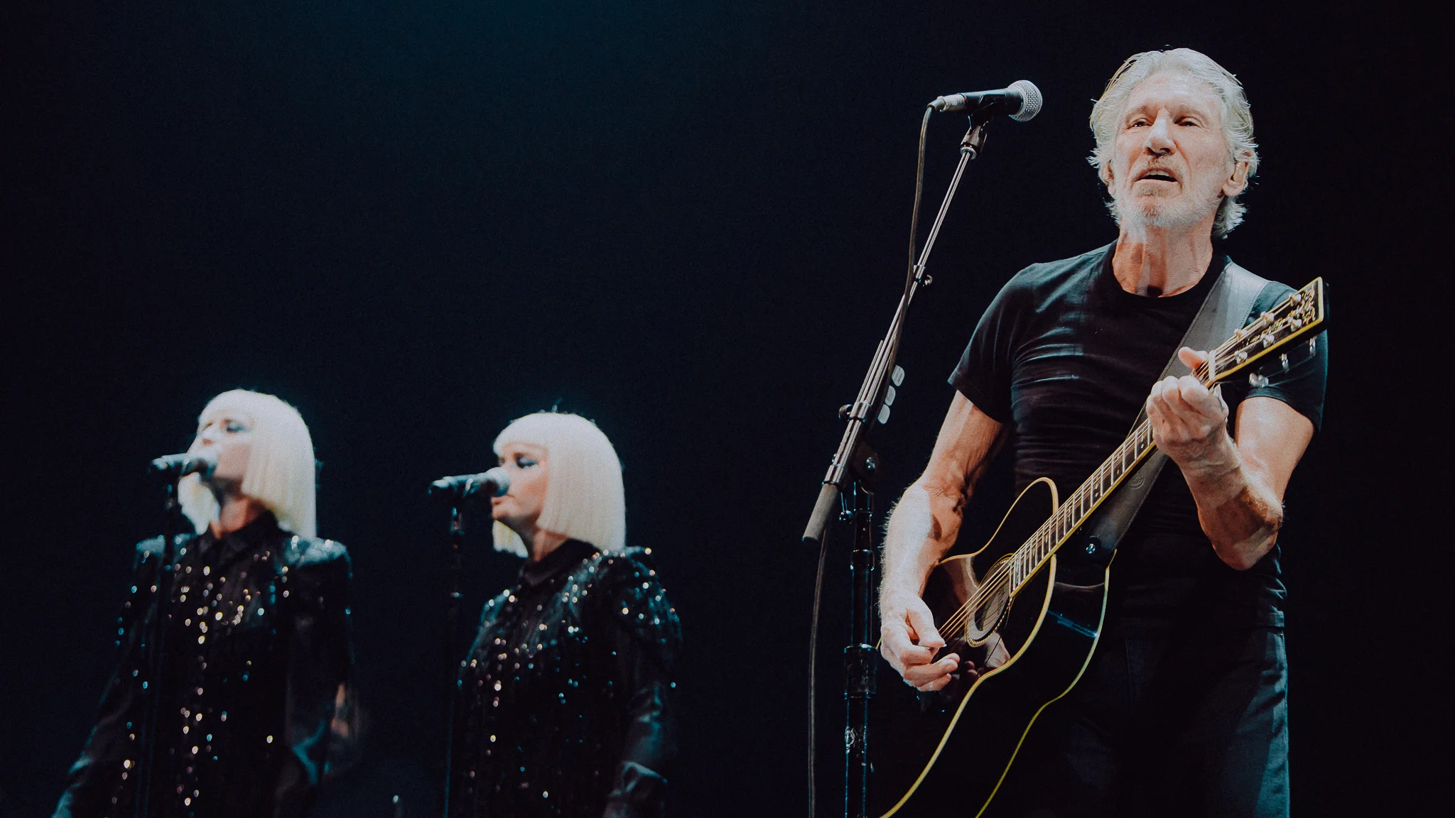 Mitch Lowe Photo - Roger Waters - Brisbane Ent Centre-37.jpg