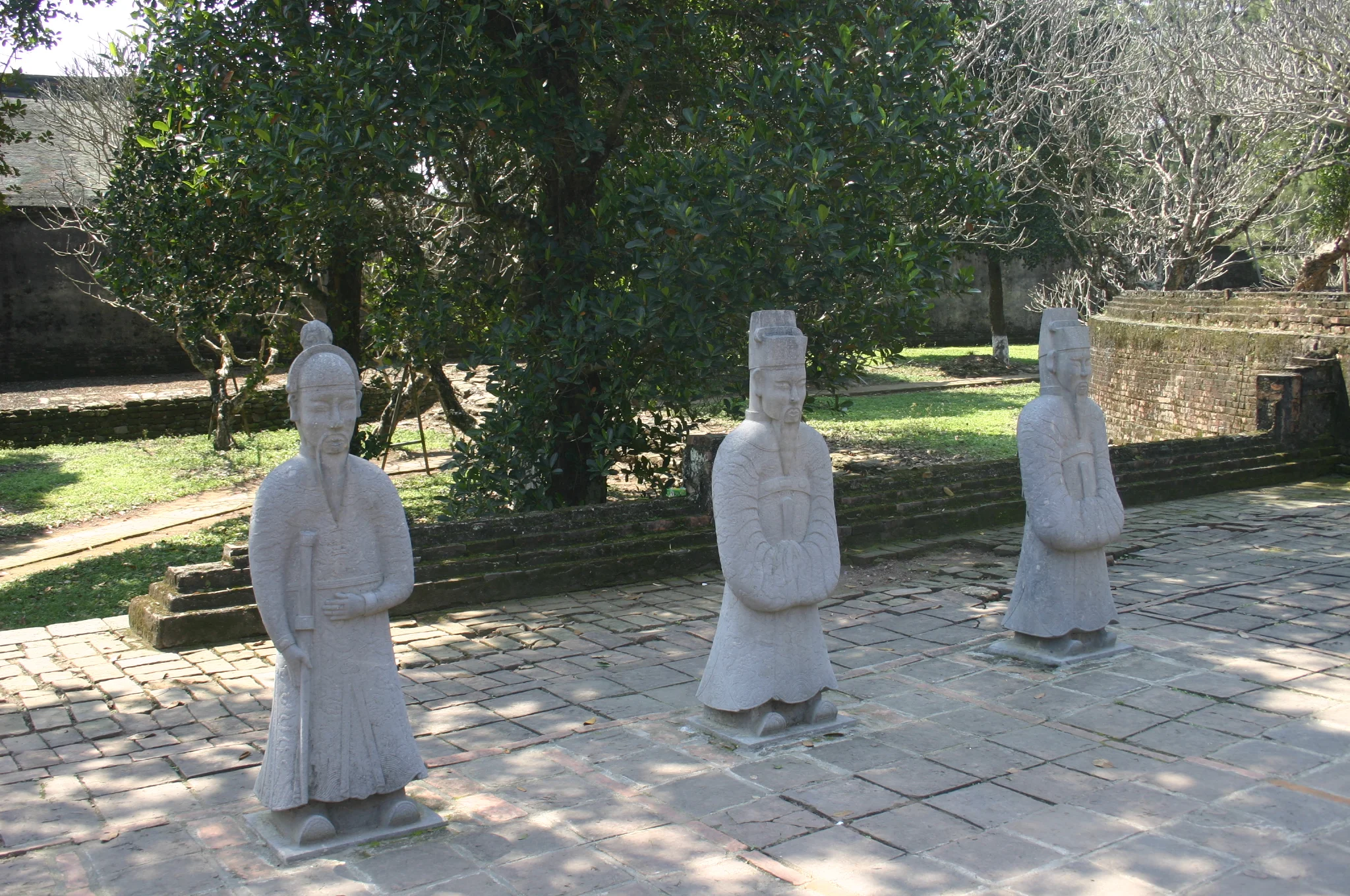 The emperor was not tall and inisted that all statues on the complex be shorter than him.