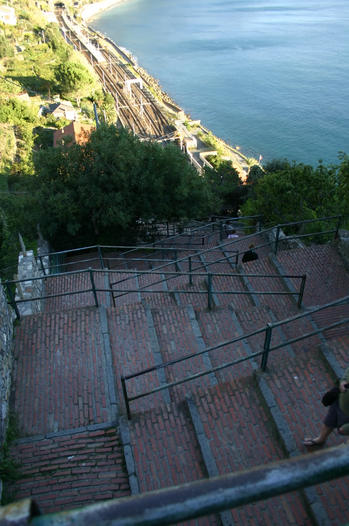  The stairs down to the Corniglia train station. 