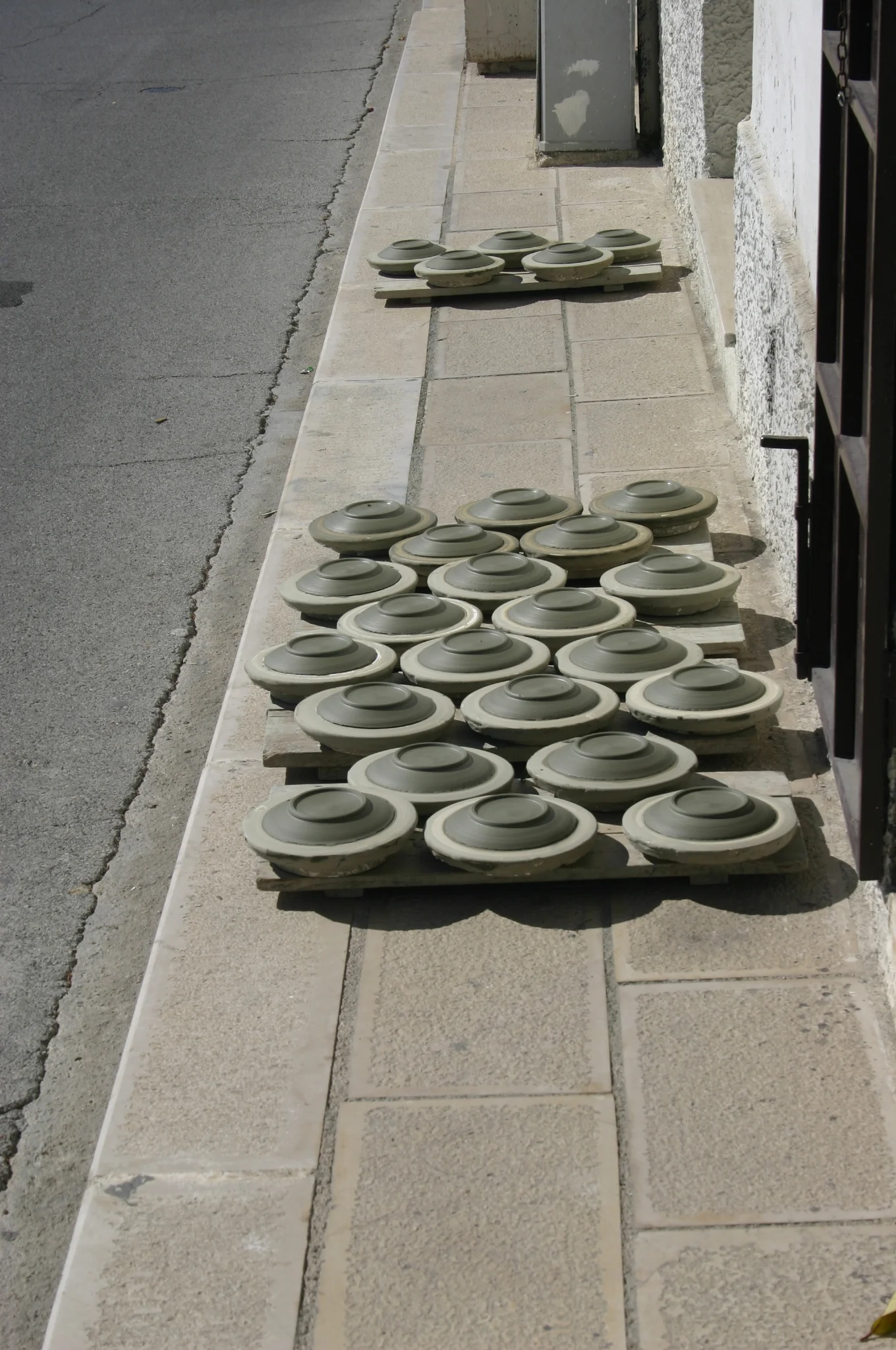  Ceramic pots in Grottaglio 