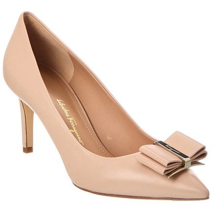 Beige high-heeled shoe with a bow and metallic detail on the front.