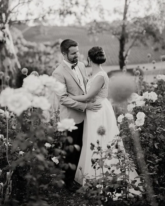 Breathtaking scenery, an award-winning venue, extraordinary wines, original homestead accommodation&hellip; @longviewvineyard has the &quot;wow factor&rdquo;! ⠀
Image @shotfromtheheart, Dress @thebridelab⠀
⠀
#longviewvineyard #longviewestate #adelaid