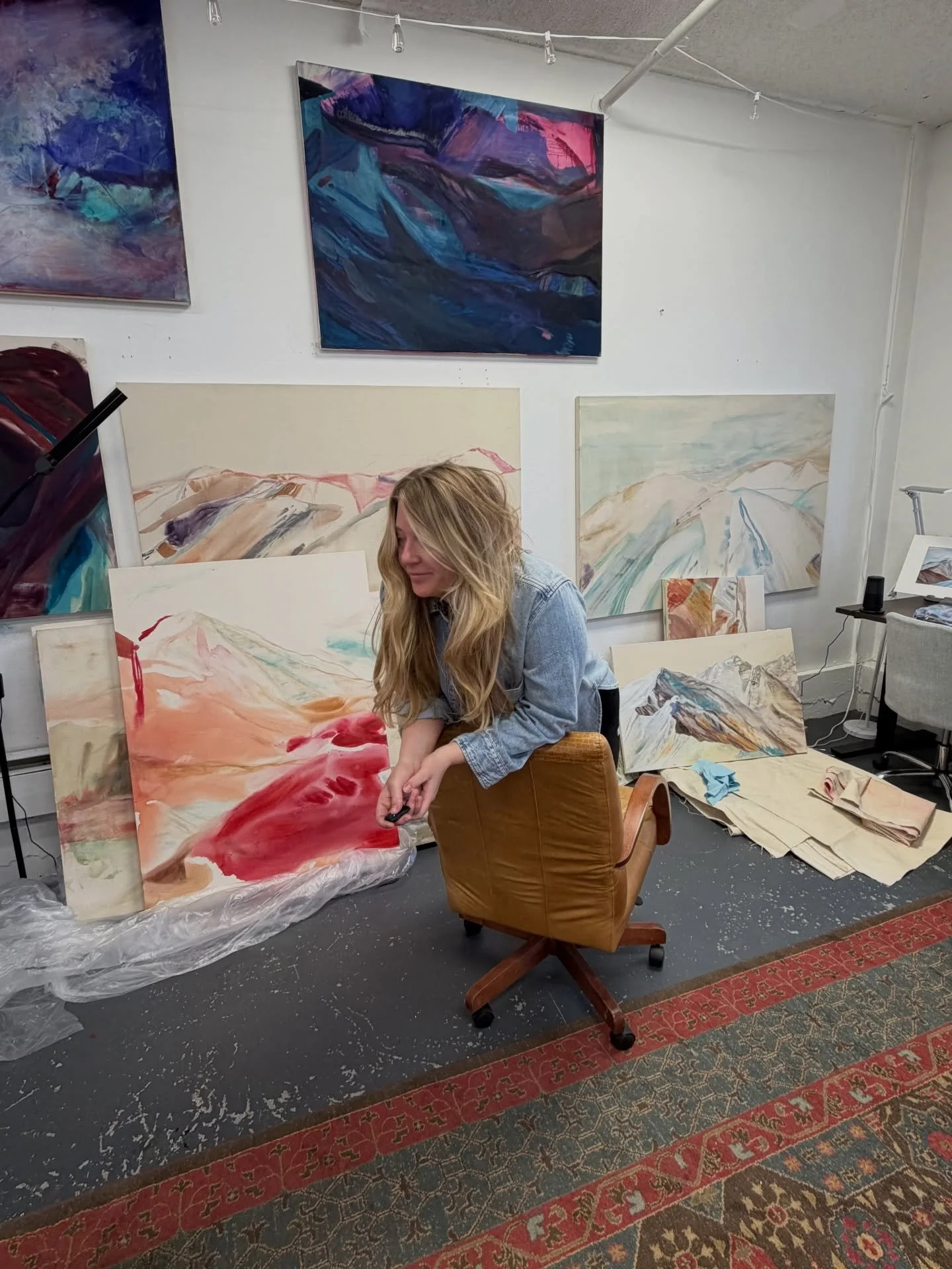 have a nice contrast of works rn, can&rsquo;t wait to get outside and do some plein air. spring is basically here in co ✨🌸 also using my moms office chair 🥹