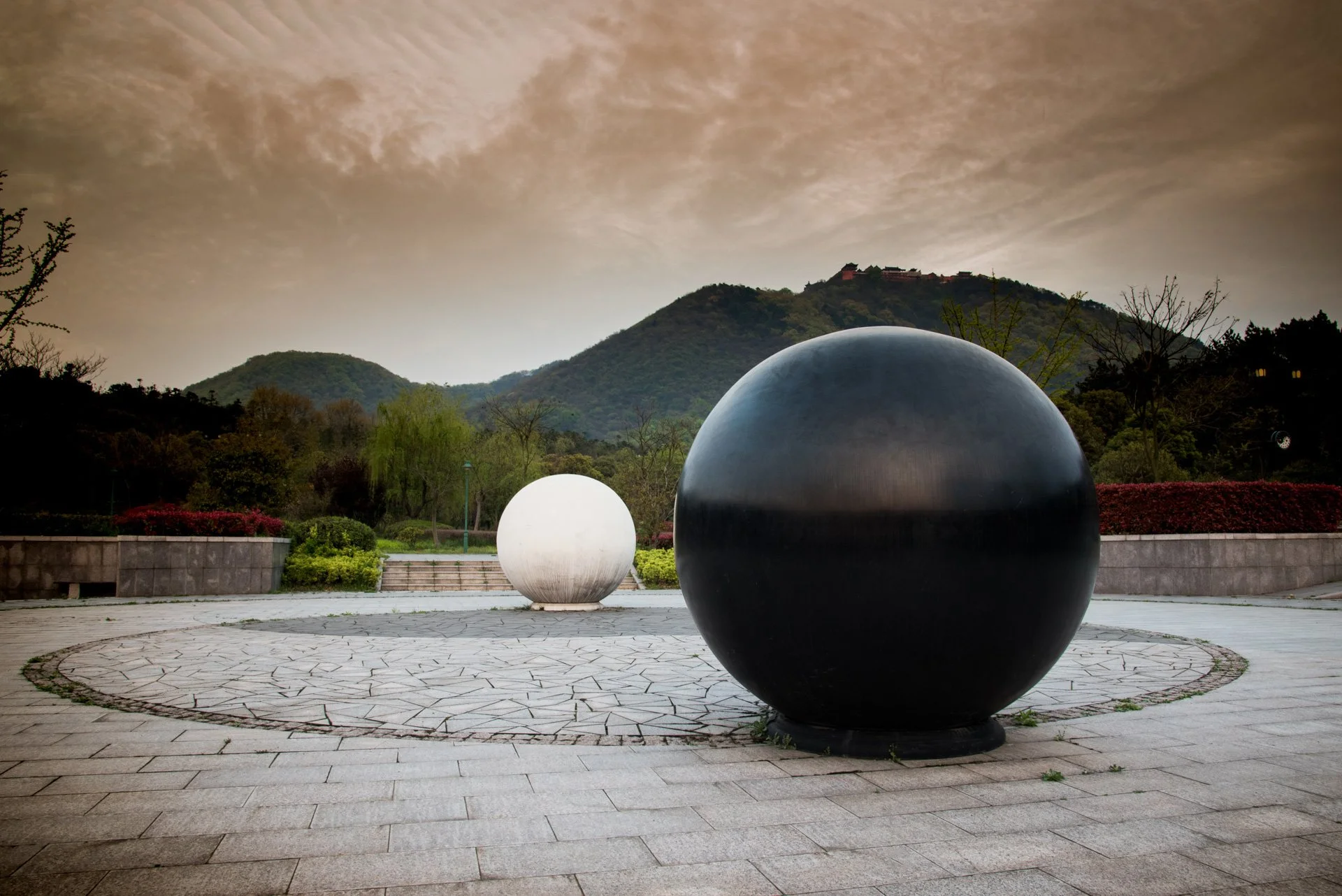 Yin Yang - china-mao-shan-mountain-national-park-taoist-temple-yin-yang.jpg