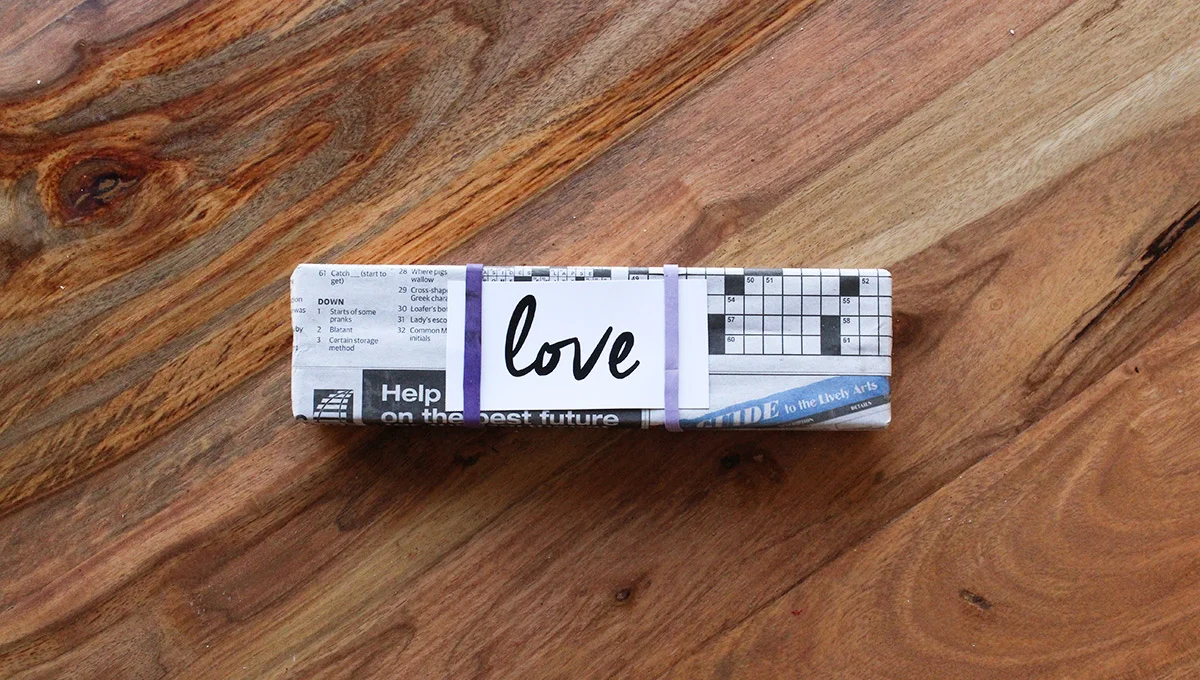 Simply Gifted: Gift wrapping idea using newspaper and rubber bands.