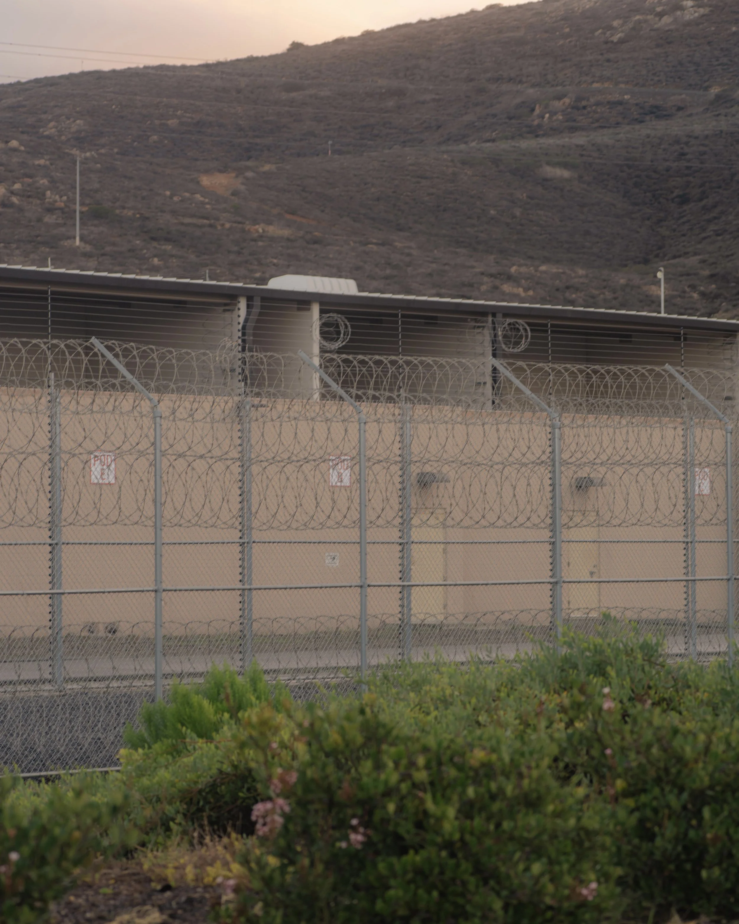 nyt-00OtayDetentionCenter-10.jpg