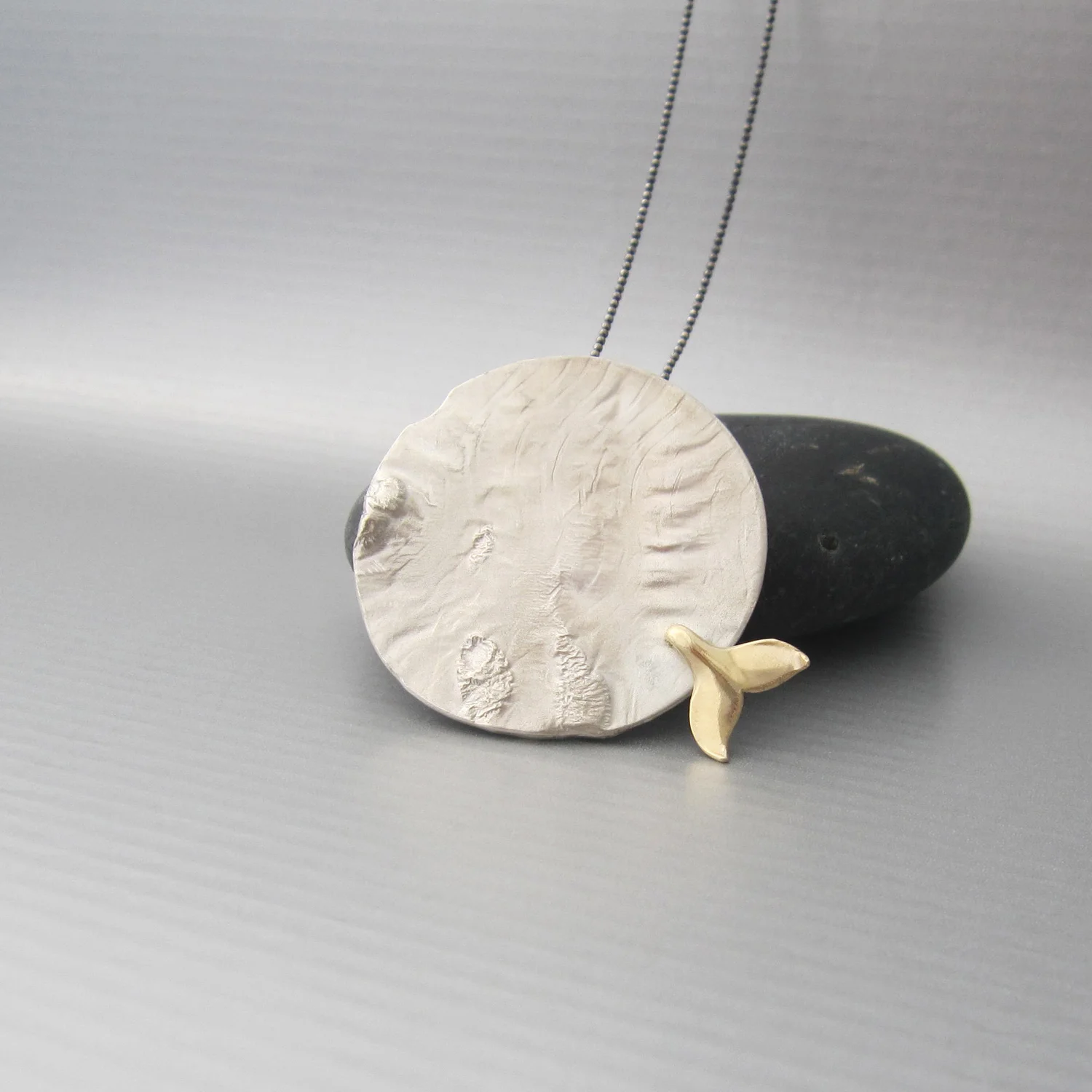 ba-lena-argento-e-pinna-oro-pendant-4.jpg