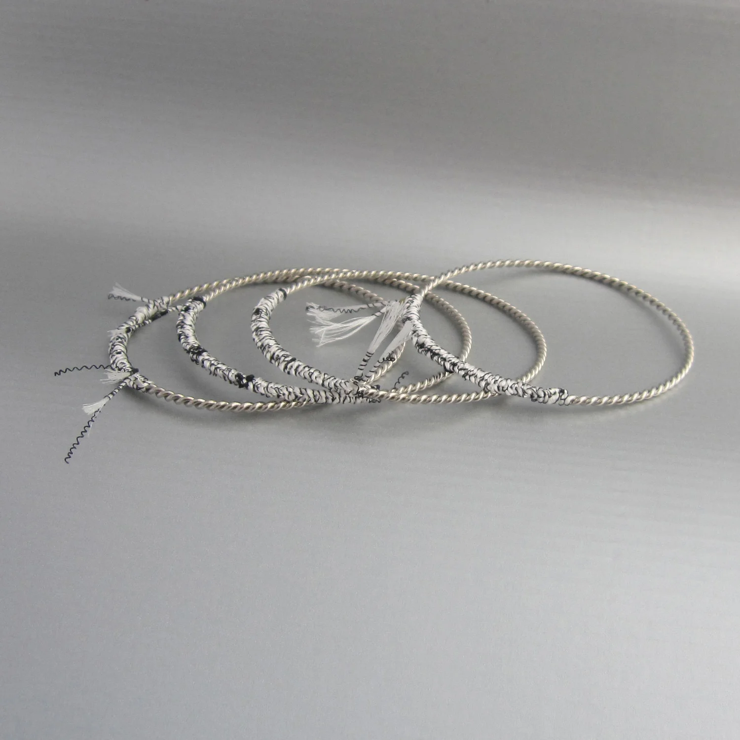 puffo-di-nuvola-bianco-bangle-3.jpg