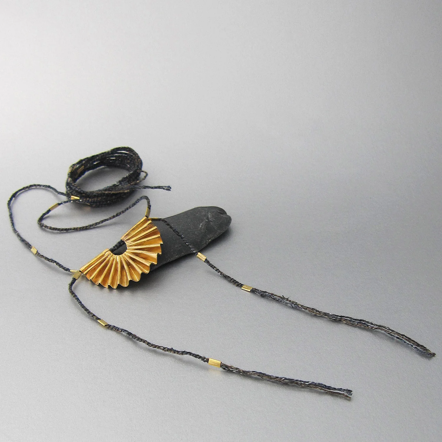 mezza-conchiglia-necklace-3.jpg
