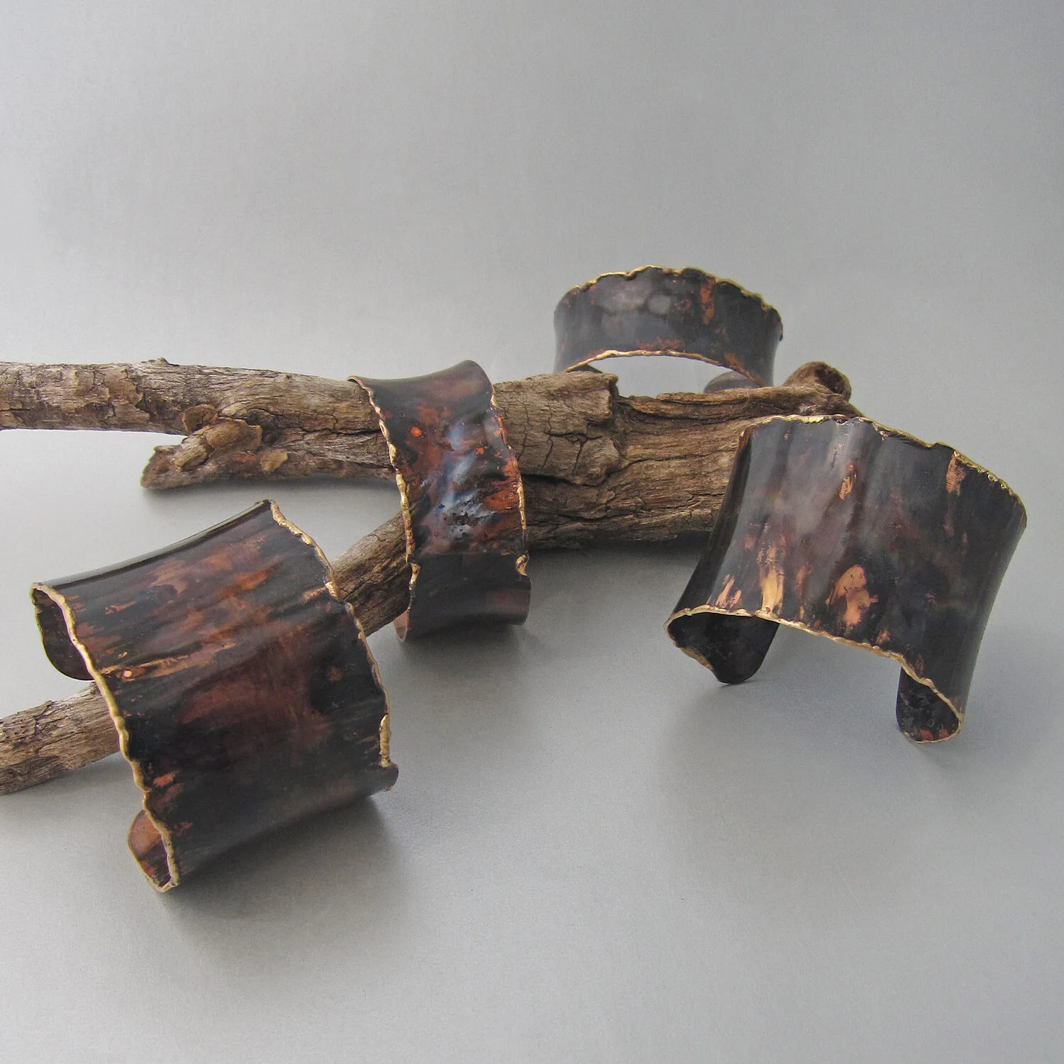 terra-bruciata-cuffs-2'-1'-shiny-4.jpg
