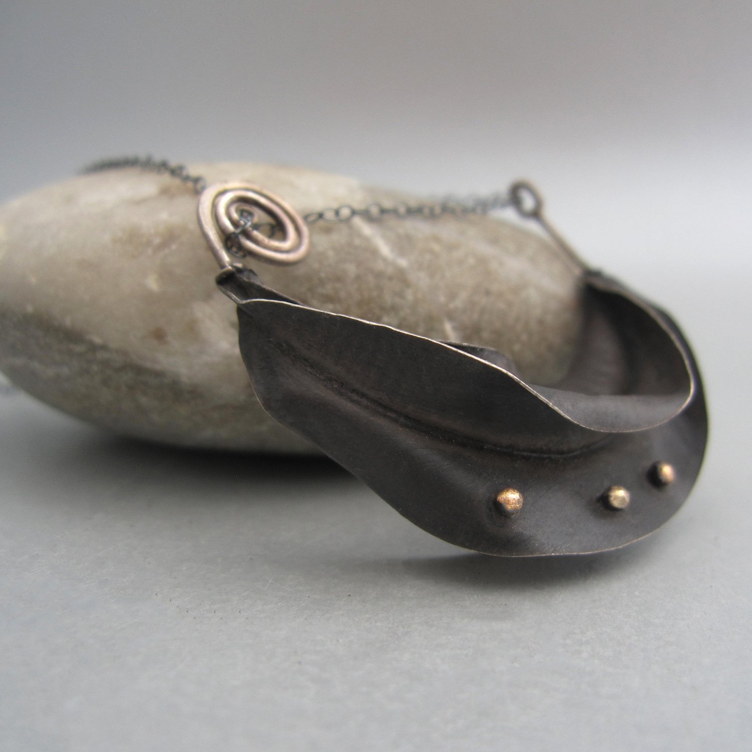 foglia-nera-piegata-necklace-4 .jpg