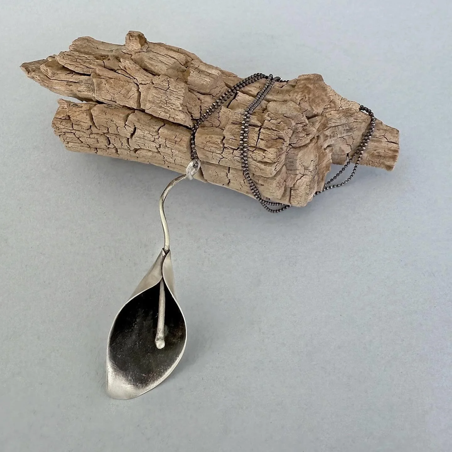 NEW! bocciolone necklace - 
A large flower bud inspires this distinctive necklace, handcrafted in reclaimed silver and finished with a partial patina. This piece makes a statement on any outfit!

Buy it online here: https://www.maddalenabearzi.com/on