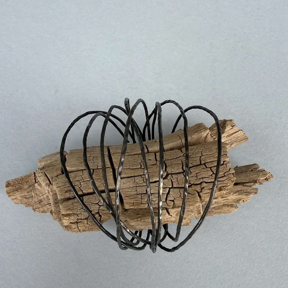 Just drooped in our one of a kind online shop: the Fili D&rsquo;Alga Intrecciati cuff.
Inspired by strands of black algae, this handcrafted bracelet blends mixed metals into a bold, organic design. 

Image+design: maddalenabearzi