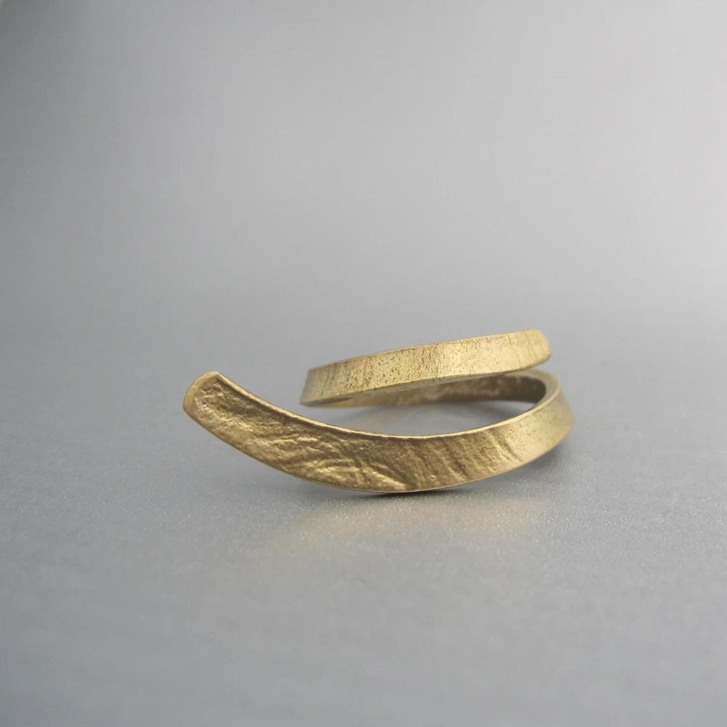 Take another peek at the &ldquo;Onda Alta Ring&rdquo; &mdash; a nature-inspired design, handcrafted in sterling silver or bronze and fully adjustable for the perfect fit. 
For this week only, it&rsquo;s 40% off! Just use code SALE40 at checkout.
🛒