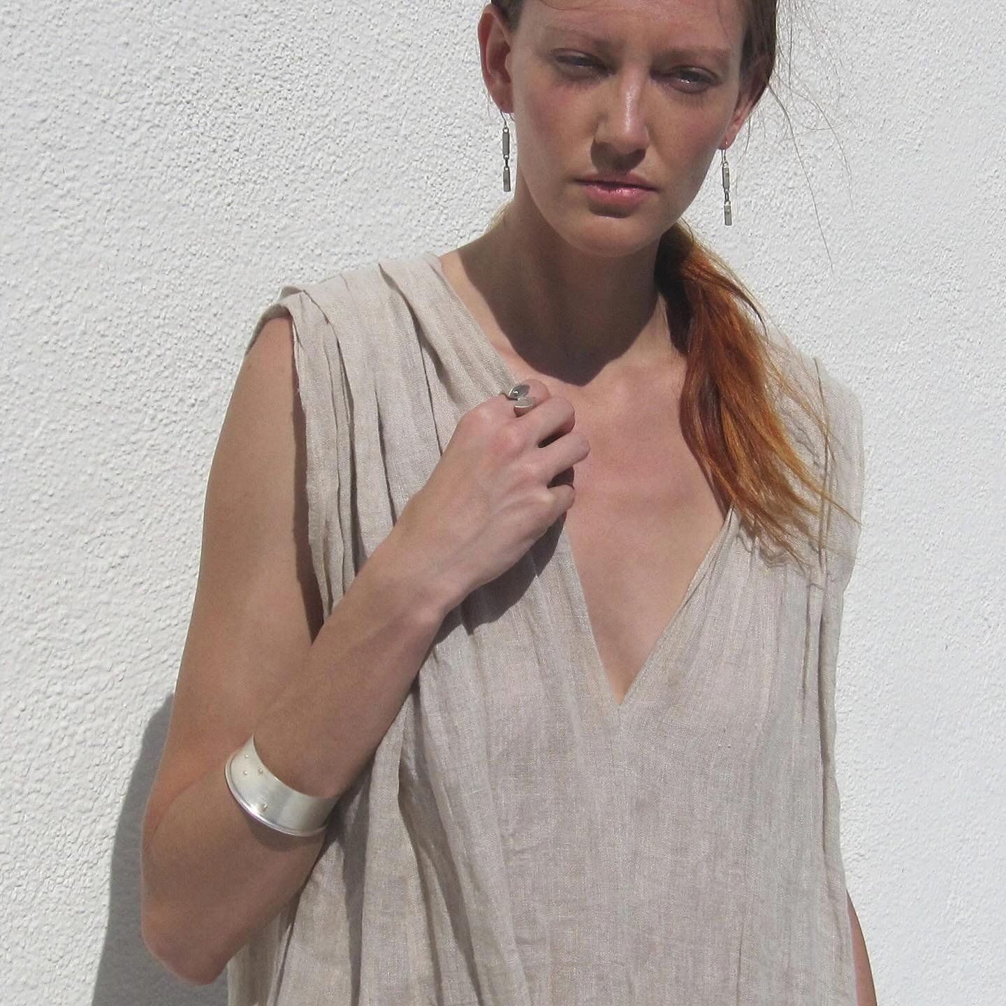 One of a kind: marea piatta bracelet / cuff.
A stunning jewelry piece handcrafted in vintage silver and solid gold. Its design is inspired by a calm day at sea

Image and design: &copy;️maddalenabearzi