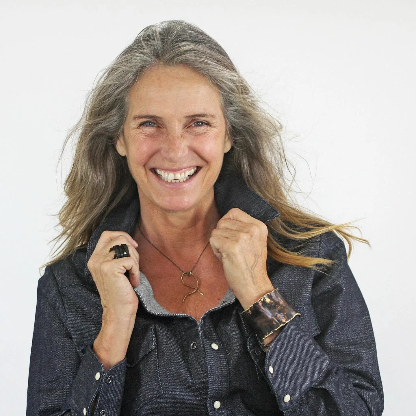 ✨ Holiday vibes are calling! 
This Saturday, we&rsquo;re popping up at @mush_silverlake for a festive outdoor market 🎁
Discover:
&bull;	My handmade, nature-inspired jewelry 
&bull;	The locally made clothing line Lotte.99 
📍 1617 Silverlake Blv