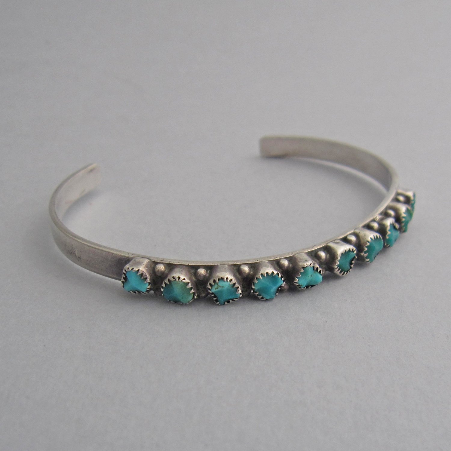Vintage-1940s-silver-cuff-with-turquoises-4.jpg