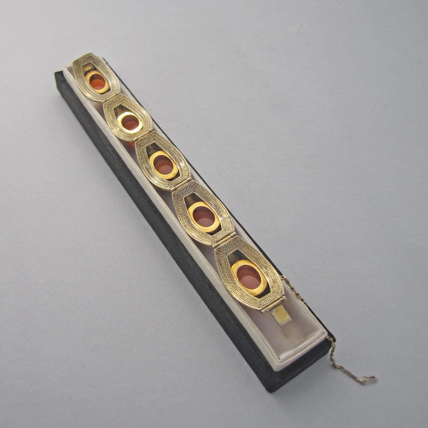 Chinese-Gilded-Silver-Filigree-Bracelet-with-natural-agate-and-enamel-3.jpg