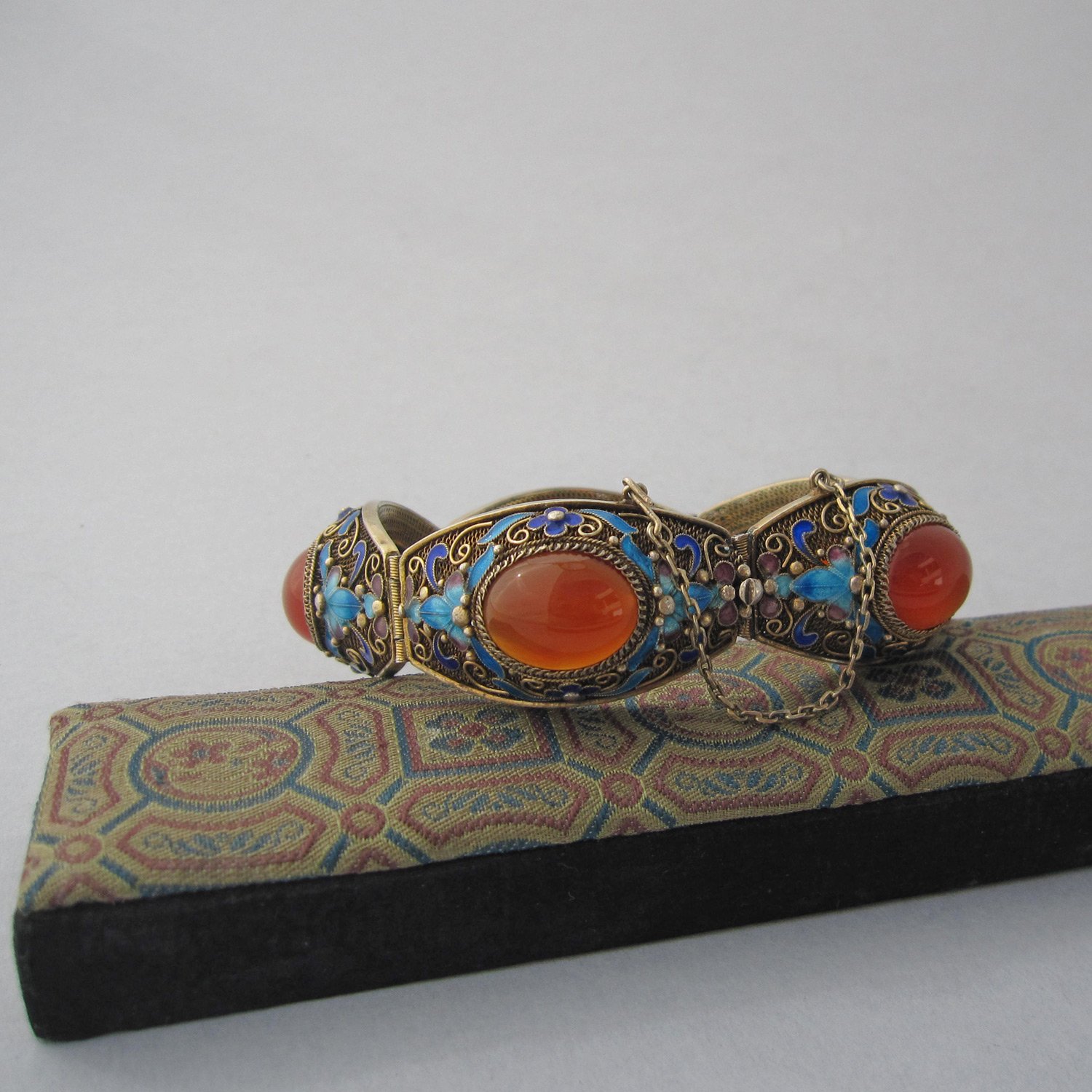 Chinese-Gilded-Silver-Filigree-Bracelet-with-natural-agate-and-enamel-4.jpg